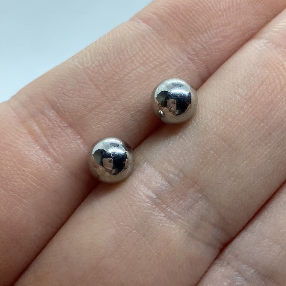 💛 Vintage Silver Ball Costume Earrings - Picture 4 of 4